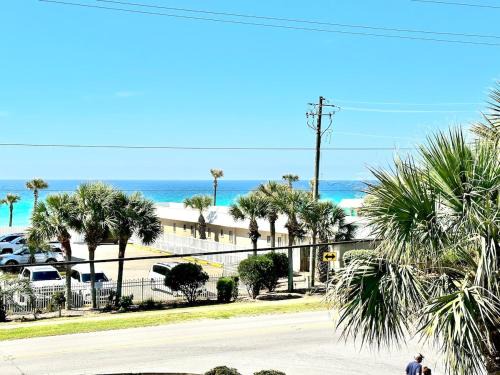 Crystal Beach House | Corner of Paradise Beach View Pool
