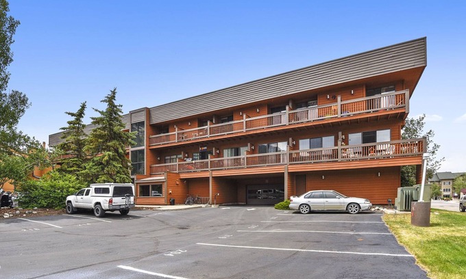 Frisco Condo | Corner studio near Main Street.