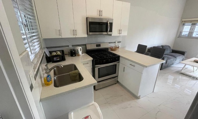 Nassau Apartment | Cornerstone Rentals Lovely 1-BdRm Midtown Unit 1