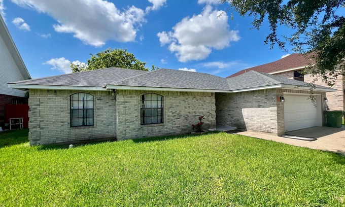 Brownsville House | Corporate-Ready Home Close to SpaceX & the Coast