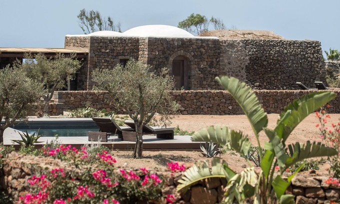 Pantelleria Villa | Corte Pantesca II, chic dammuso with pool, seaviews and sunset