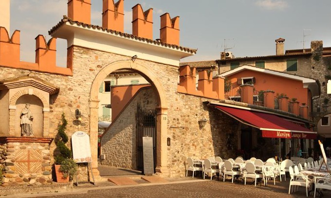 Old Town Hotel | Corte San Luca Apartments