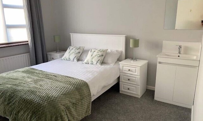 Roscoe Apartment | Cortoon Inn, Double Room 5 (1 DBL)