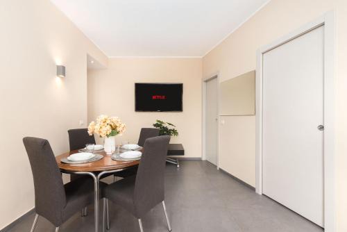 Quartiere Mazzini Apartment | Corvetto House by BarbarHouse