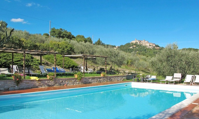 Monte Santa Maria Tiberina Apartment | Cosy apartment for 2 guests with WIFI, pool, pets allowed and parking