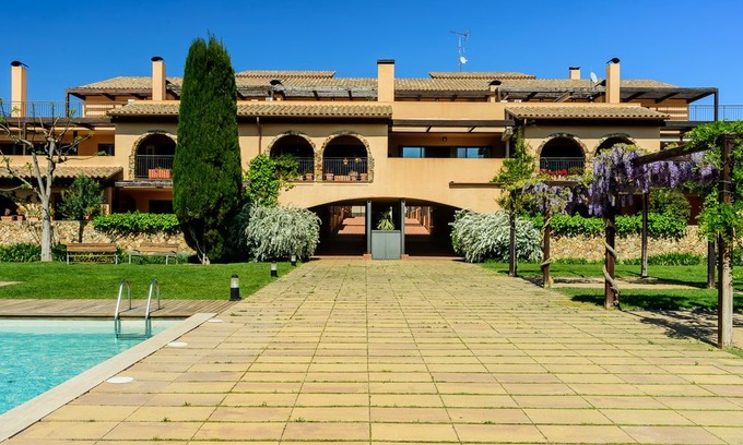 Albons Apartment | Costabravaforrent Tor 2, apartment for 6, community pool, wifi, parking
