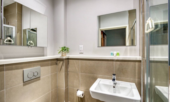 Heathrow Villages Apartment | Cosy 1-Bed by Heathrow Airport