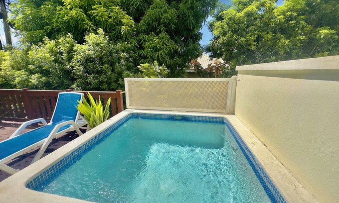 Derricks House | Cosy 2 Bed Townhome with pool in Fitts Village