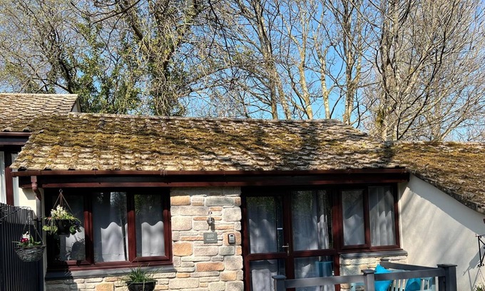 St Ives Ski Chalet | Cosy 2BD Chalet St Ives Holiday Village