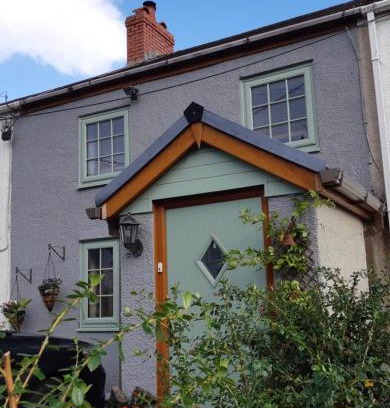 Cynonville House | Cosy 4 bed cottage with log burner, close to Gower beaches