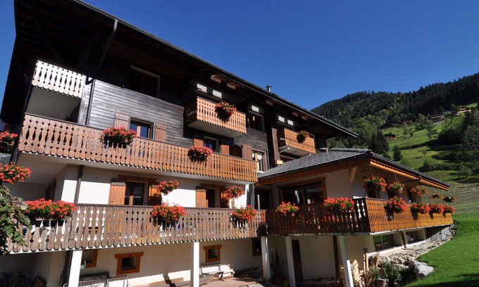 La Chapelle-d'Abondance Apartment | Cosy apartment for 6 guests with WIFI, TV, balcony, pets allowed and parking