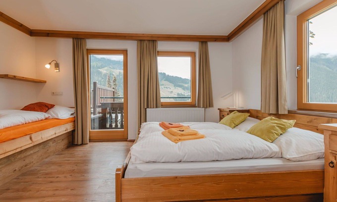 Hollersbach im Pinzgau Apartment | Cosy apartment for 20 guests with WIFI, TV, terrace and pets allowed