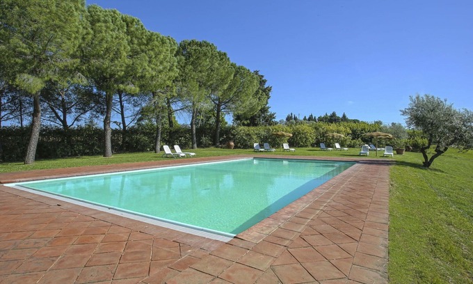 Tavarnelle Val di Pesa Apartment | Cosy apartment with pool, WIFI, TV, patio, pets allowed, panoramic view and parking
