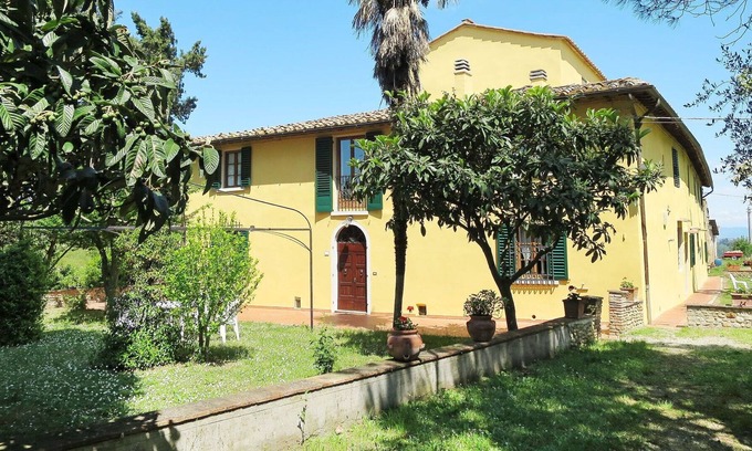 Tavarnelle Val di Pesa Apartment | Cosy apartment for 8 guests with pool, WIFI, TV, patio, pets allowed, panoramic view and parking