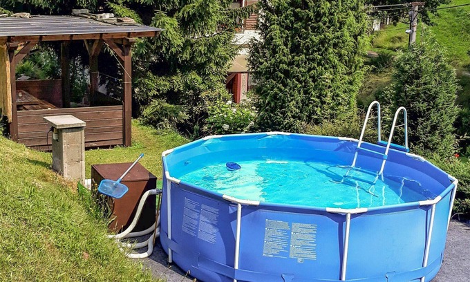 Starkov Villa | Cosy apartment in villa for 4 people with WIFI, pool, TV, patio and pets allowed