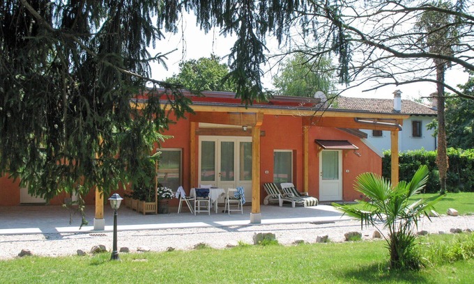 Strassoldo Apartment | Cosy apartment for 4 guests with WIFI, A/C, TV, terrace, pets allowed and parking