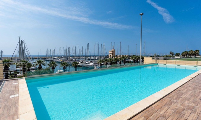 Santo Stefano al Mare Apartment | Cosy apartment for 4 people with A/C, pool, WIFI, TV and terrace