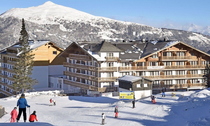 Katschberg Apartment | Cosy apartment for 4 people with WIFI, pool, balcony, pets allowed and panoramic view