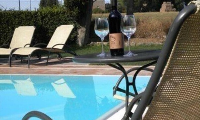 Colle di Val d'Elsa House | Cosy apartment in villa for 2 guests with pool, TV, patio, pets allowed and parking