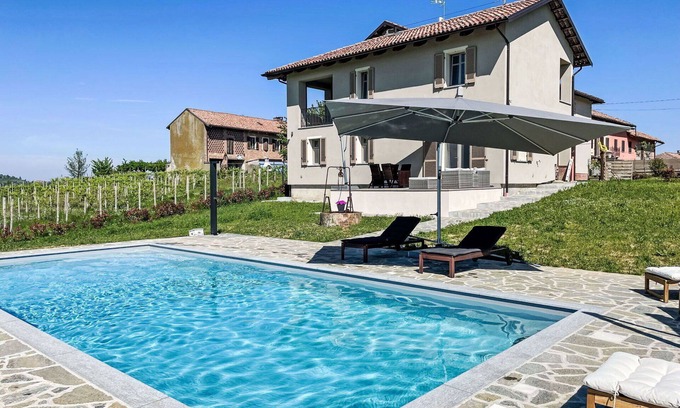 Costigliole d'Asti Apartment | Cosy apartment for 2 people with WIFI, pool, A/C, TV and patio