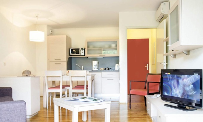 Divonne-les-Bains Apartment | Cosy apartment for 4 guests with hot tub, pool, WIFI, A/C, TV, terrace, pets allowed and parking