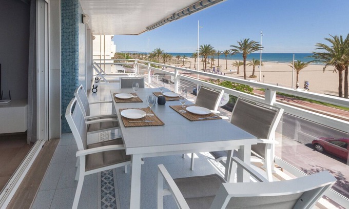 Grau i Platja Apartment | Cosy apartment decorated, with wifi, in front of the beach, High speed wifi 150mbs