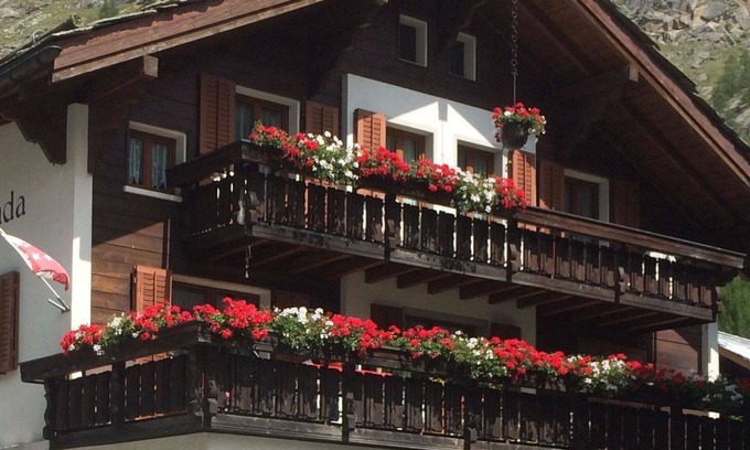 Saas Almagell Apartment | Cosy apartment for 8 guests with WIFI, TV and balcony