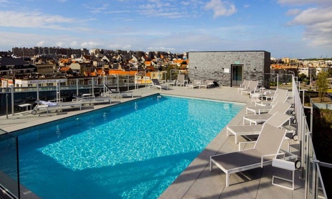 Blankenberge Apartment | Cosy apartment for 4 guests with pool, WIFI, TV and balcony