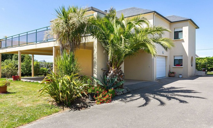Plougonvelin Apartment | Cosy apartment for 2 guests with WIFI, TV, patio and pets allowed
