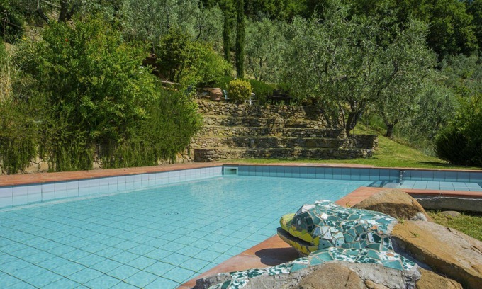 Giugnano Apartment | Cosy apartment for 5 people with WIFI, pool, TV, pets allowed and parking