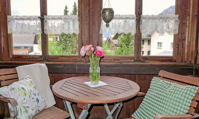 Meiringen Apartment | Cosy apartment for 2 people with WIFI, patio, panoramic view and parking