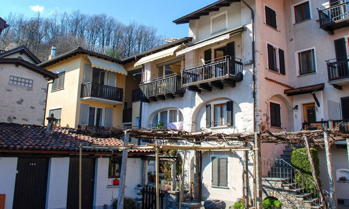 Losone Apartment | Cosy apartment for 2 guests with WIFI, TV, balcony, panoramic view and parking