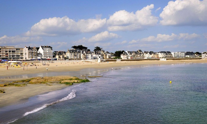 Morbihan Apartment | Cosy apartment for 2 guests with WIFI, TV, terrace and parking