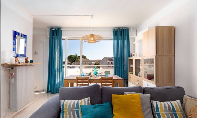 Lunel Apartment | Cosy apartment for 2 people with A/C, WIFI, TV and terrace