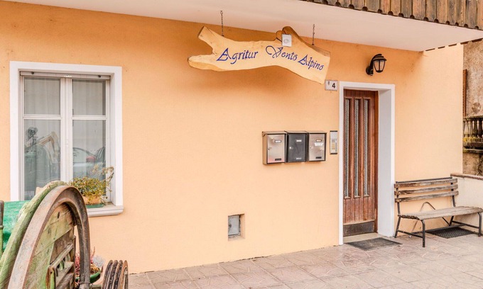 Taio Apartment | Cosy apartment for 3 people with WIFI, TV, patio, pets allowed and parking
