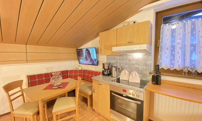 Saalbach-Hinterglemm Apartment | Cosy apartment for 4 people with WIFI, TV, terrace, panoramic view and parking