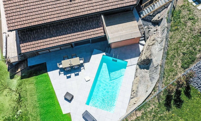 Collombey-Muraz Apartment | Cosy apartment for 4 people with pool, WIFI, TV, terrace, pets allowed, panoramic view and parking