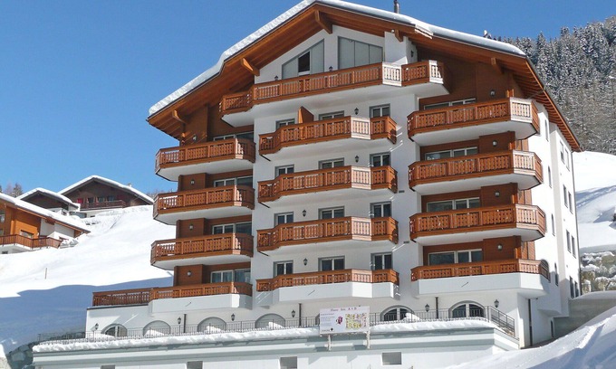 Leukerbad Apartment | Cosy apartment for 4 guests with hot tub, WIFI, TV and balcony