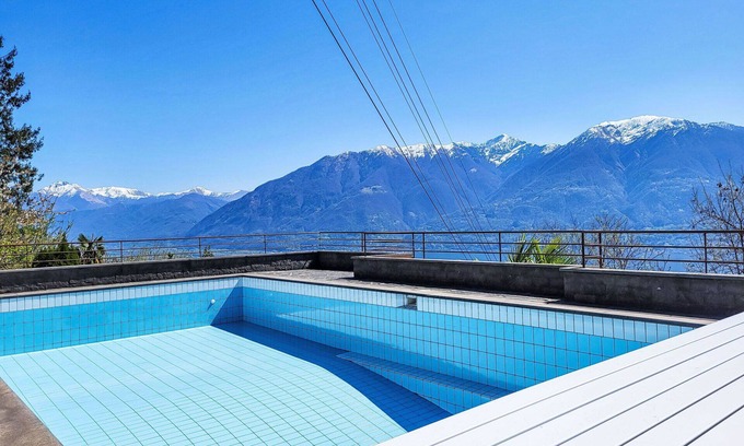 Locarno Apartment | Cosy apartment for 4 people with WIFI, pool, TV, patio, pets allowed and panoramic view