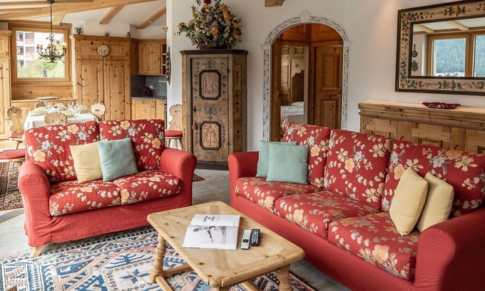 St. Moritz Apartment | Cosy apartment for 4 people with WIFI, TV, terrace and parking