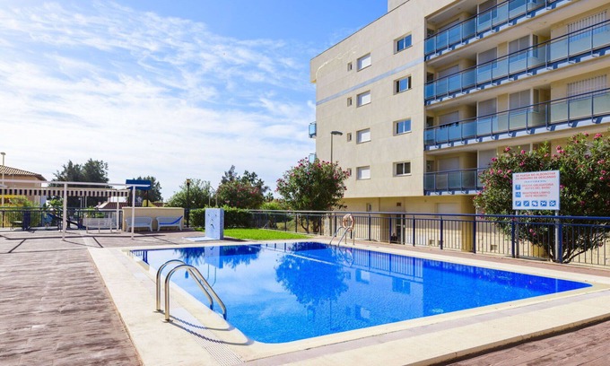 Moncofar Apartment | Cosy apartment for 4 people with pool, TV and terrace
