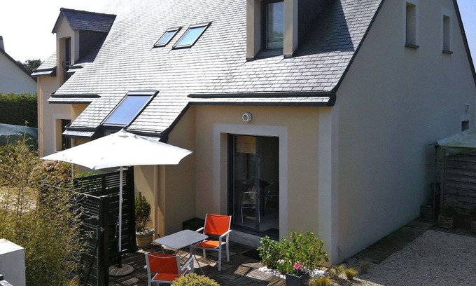 Lancieux Apartment | Cosy apartment for 4 guests with WIFI, TV, terrace and pets allowed