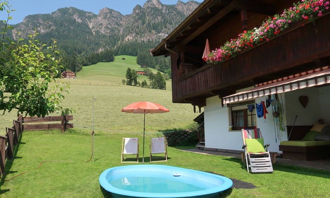Alpbach Apartment | Cosy apartment for 4 guests with WIFI, TV, patio, pets allowed and parking