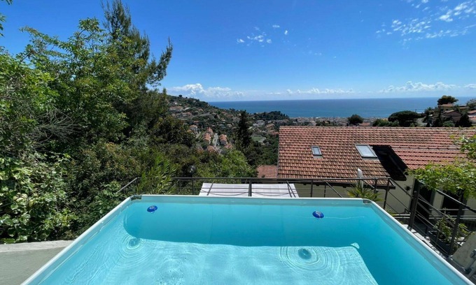 Alassio Apartment | Cosy apartment for 4 guests with private pool, WIFI, A/C, TV, terrace and pets allowed