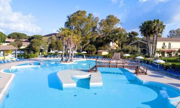 Arborea Apartment | Cosy apartment for 4 guests with pool, WIFI, A/C, TV and pets allowed