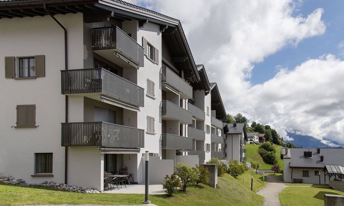 Falera Apartment | Cosy apartment for 4 guests with WIFI, pool, TV, patio, pets allowed and panoramic view
