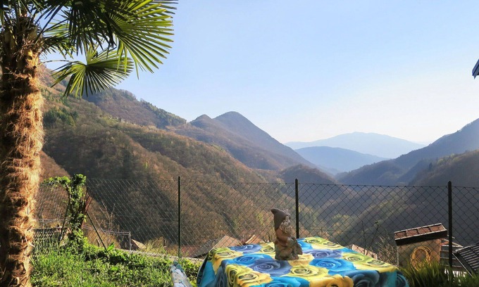 Premeno Apartment | Cosy apartment for 4 guests with TV, balcony and pets allowed