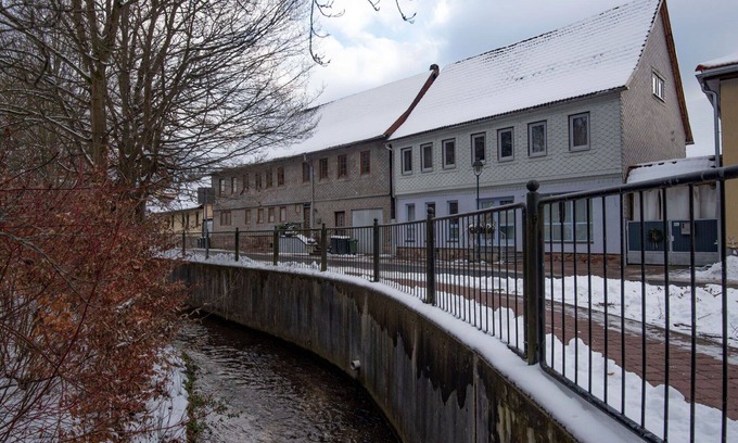 Suhl Apartment | Cosy apartment for 4 guests with WIFI, TV, patio and pets allowed