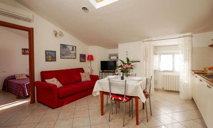 Follonica Apartment | Cosy apartment for 4 guests with WIFI, A/C, TV, pets allowed and parking