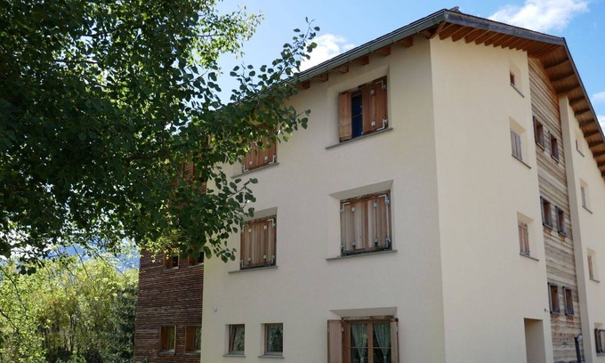 Samedan Apartment | Cosy apartment for 4 people with WIFI, TV, balcony and parking